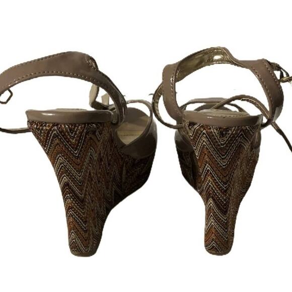 Steve Madden Chevron Peep Toe Platform Sandal Beige Brown Shoes Women's Size 8 - Picture 2 of 7